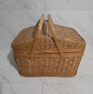 Vintage Wicker Woven Picnic Basket  14x9.5"